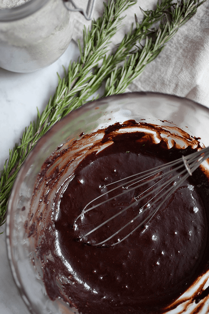 Spiced Rosemary Sea Salt Brownies_7_Gold&Thyme Spiced Rosemary Sea Salt Brownies_7_Gold&Thyme