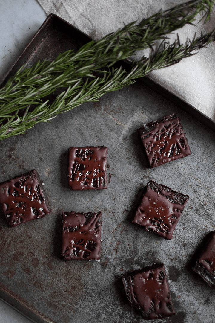 Spiced Rosemary Sea Salt Brownies_10_Gold&Thyme Spiced Rosemary Sea Salt Brownies_10_Gold&Thyme