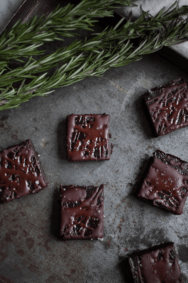 Spiced Rosemary Sea Salt Brownies_11_Gold&Thyme Spiced Rosemary Sea Salt Brownies_11_Gold&Thyme