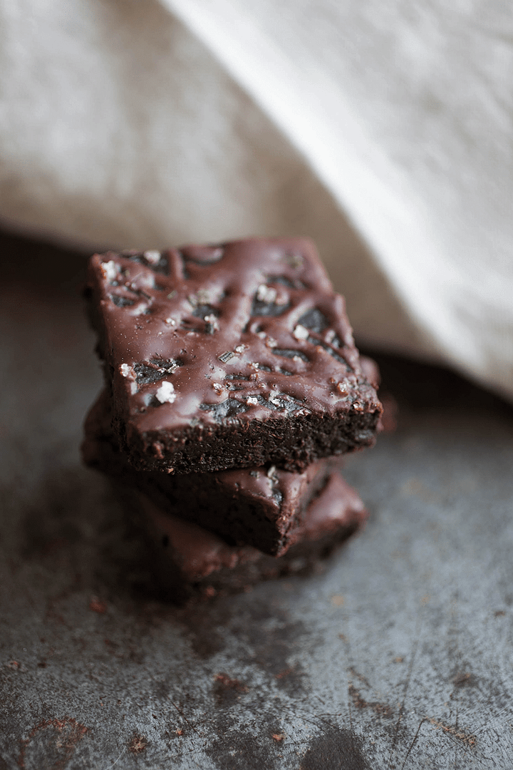 Spiced Rosemary Sea Salt Brownies_2_Gold&Thyme Spiced Rosemary Sea Salt Brownies_2_Gold&Thyme