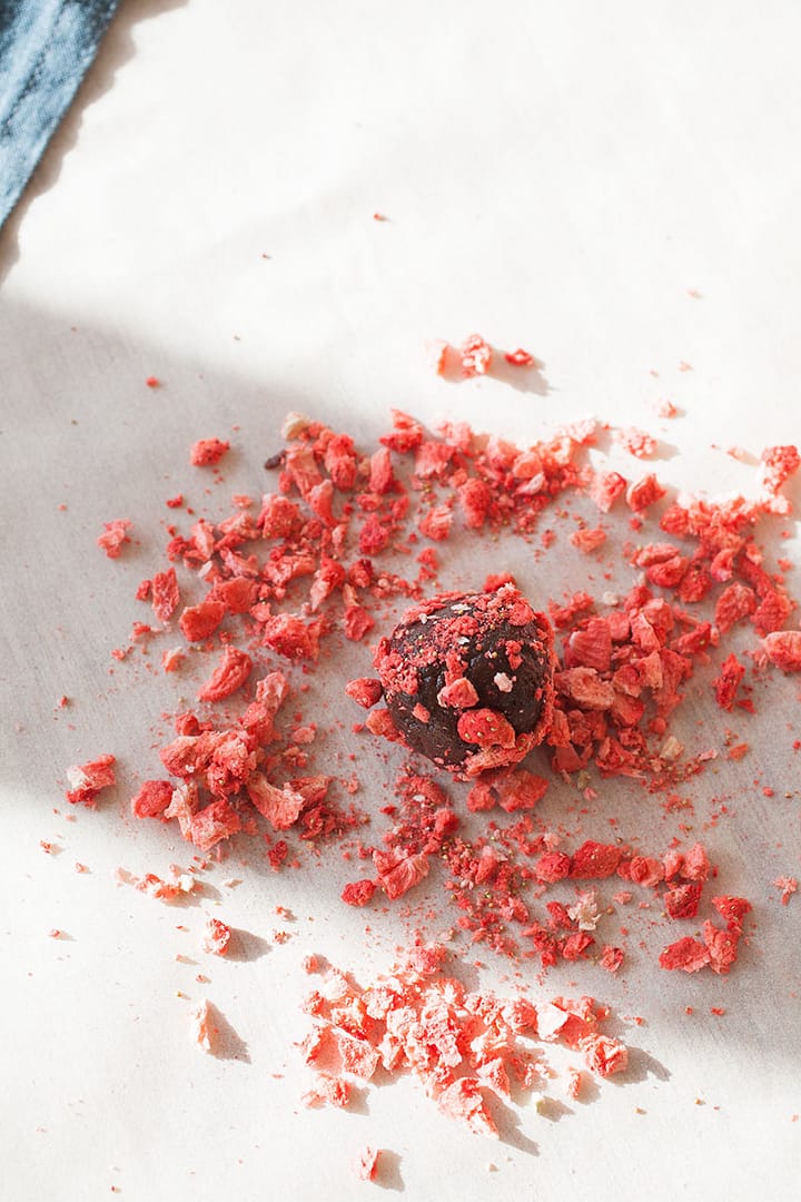 Chocolate Strawberry Truffles_4_Gold&Thyme