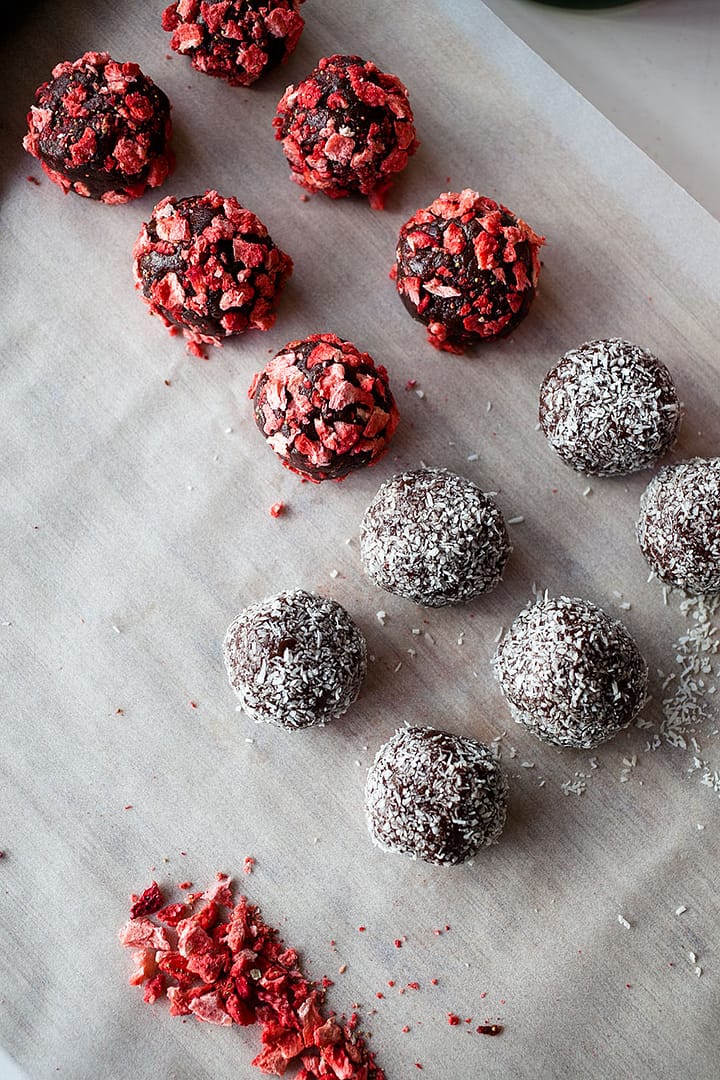 Chocolate Strawberry Truffles_6_Gold&Thyme