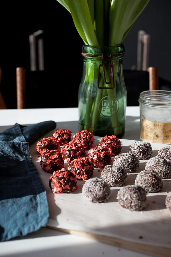 Chocolate Strawberry Truffles_7_Gold&Thyme