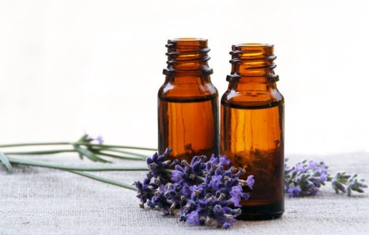 Lavender-Essential-Oil-Uses-for-725x463